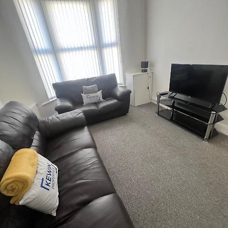 Large 3 Bed - 10 Mins To Centre Βίλα Λίβερπουλ Εξωτερικό φωτογραφία