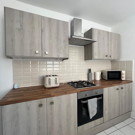 Large 3 Bed - 10 Mins To Centre Βίλα Λίβερπουλ Εξωτερικό φωτογραφία