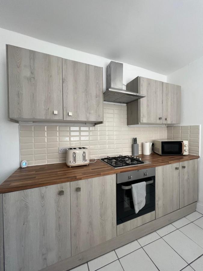 Large 3 Bed - 10 Mins To Centre Βίλα Λίβερπουλ Εξωτερικό φωτογραφία